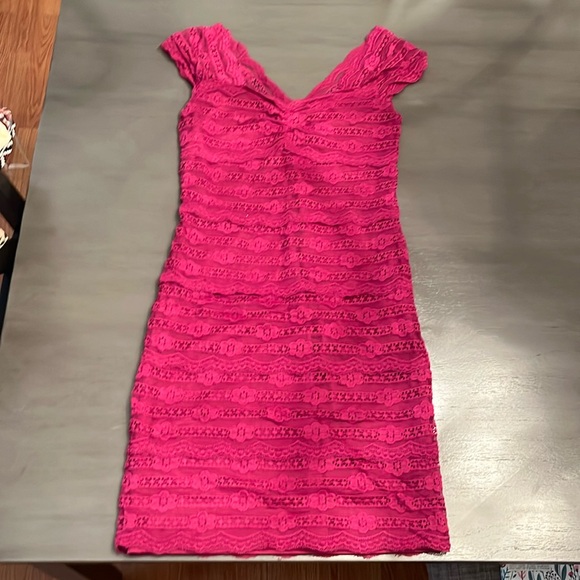 Lacy bodycon - Picture 1 of 3